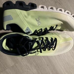 On Cloud men’s size 12